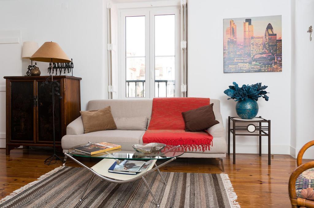 Stylish Lisbon Apartment In Alfama Exterior photo